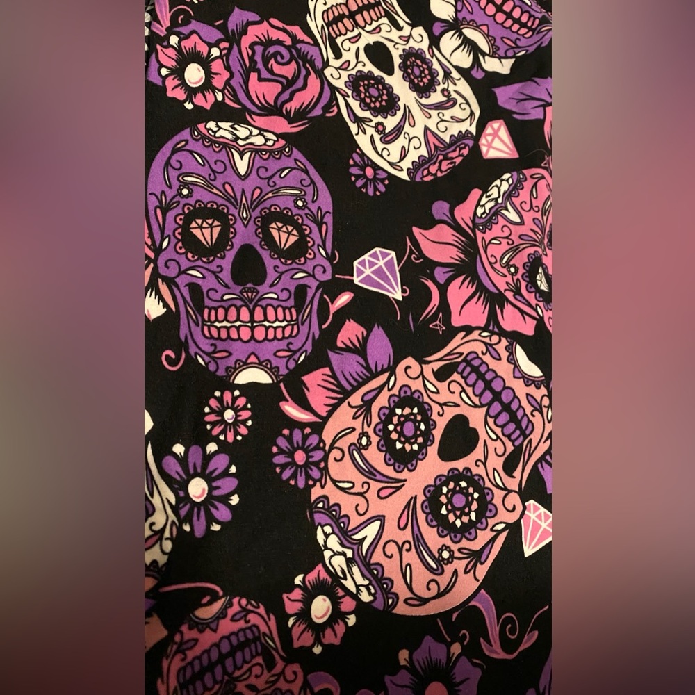 Pink and purple sugar skull leggings
